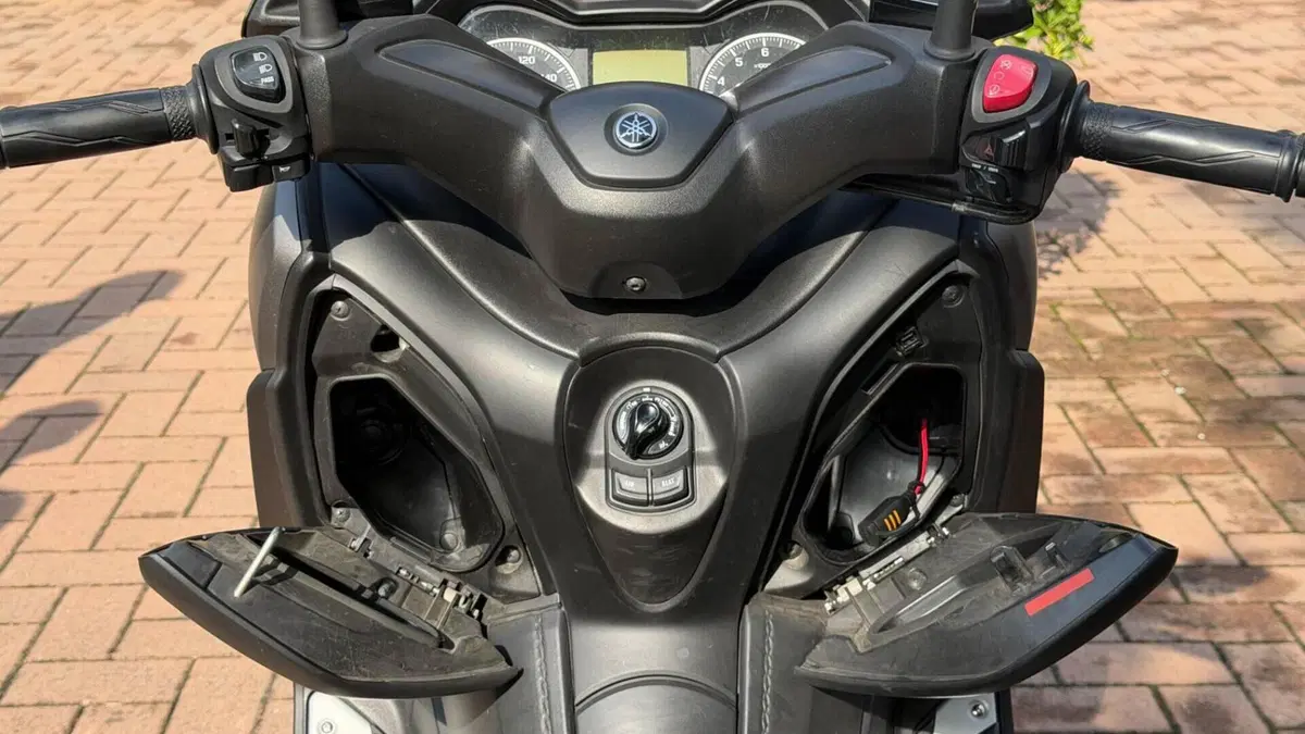 Yamaha X-Max 300 ABS (2017 - 20)  (17)