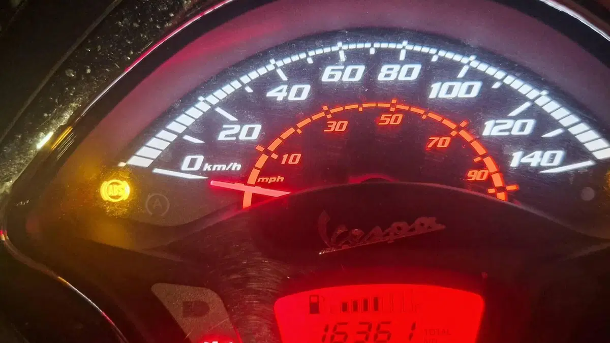 Vespa GTS 300 Super Sport Hpe (2021 - 22)  (3)