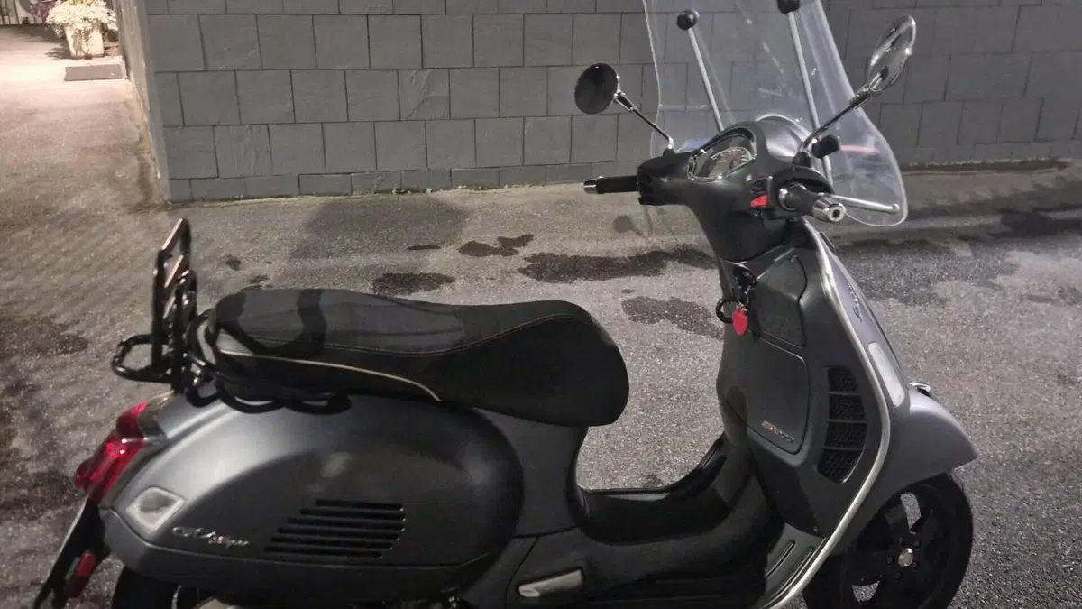 Vespa GTS 300 Super Sport Hpe (2021 - 22)  (4)