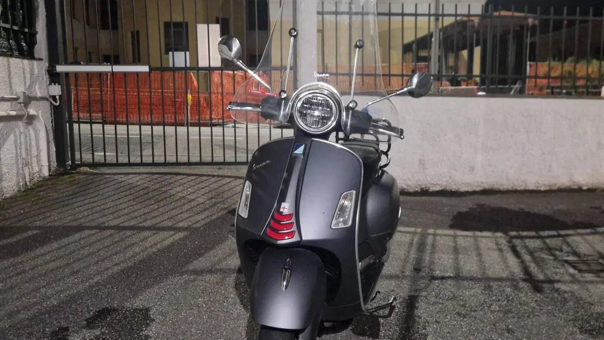Vespa GTS 300 Super Sport Hpe (2021 - 22)  (7)