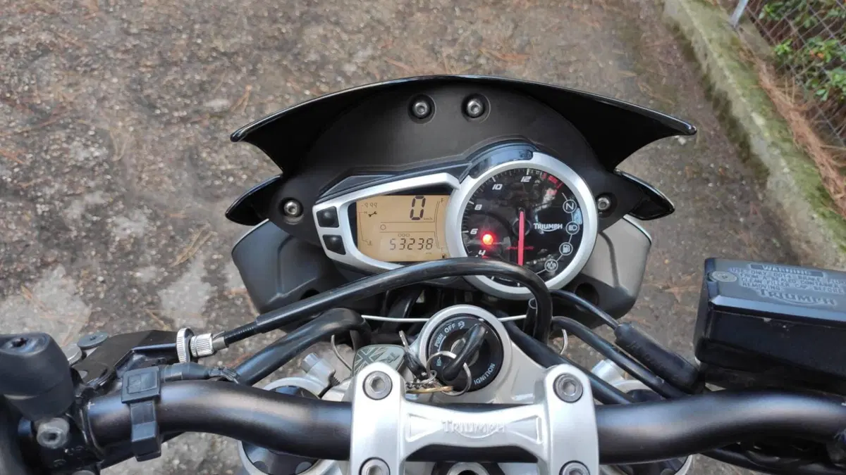 Triumph Street Triple (2013)  (8)