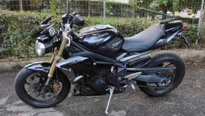 Triumph Street Triple (2013)  (3)