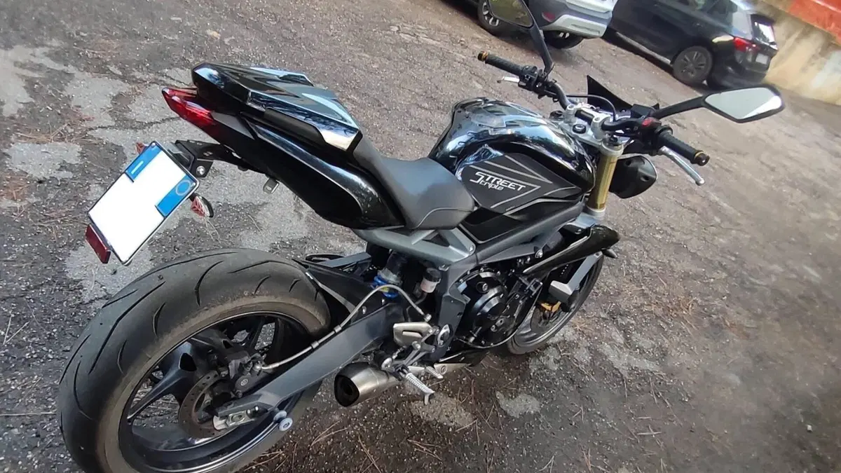 Triumph Street Triple (2013)  (4)