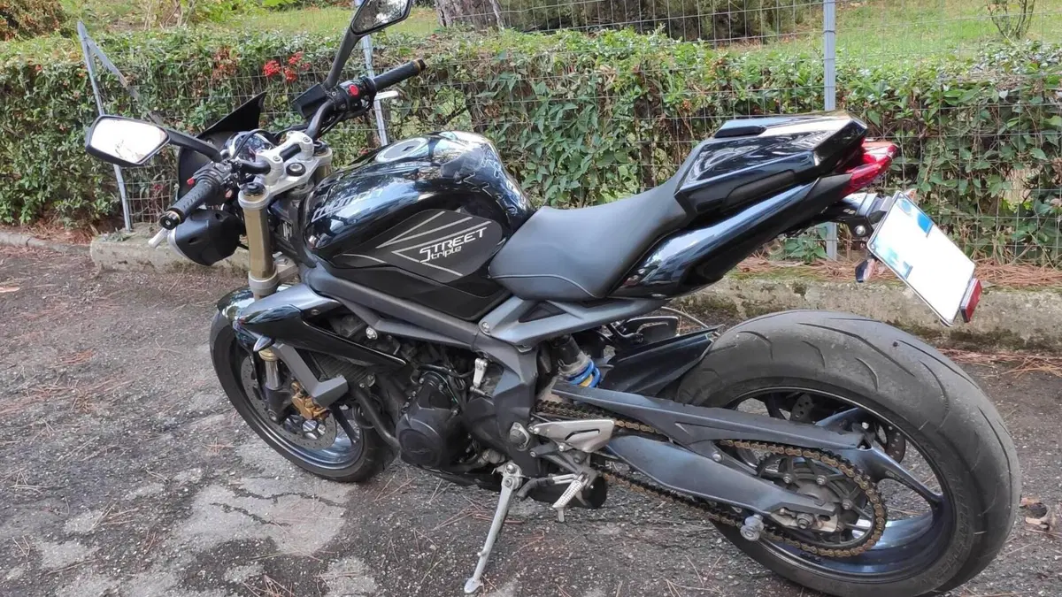 Triumph Street Triple (2013)  (7)