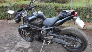 Triumph Street Triple (2013)  (7)
