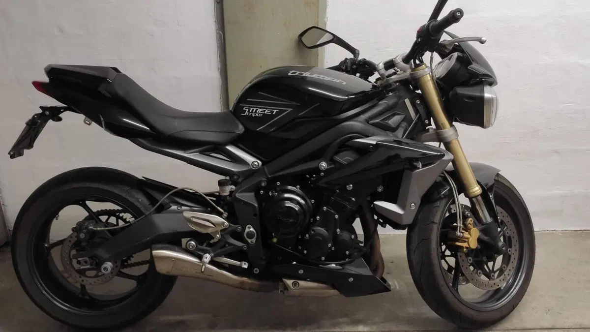 Triumph Street Triple (2013)  (5)