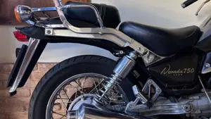 Moto Guzzi Nevada 750 Club (1998 - 01)  (5)