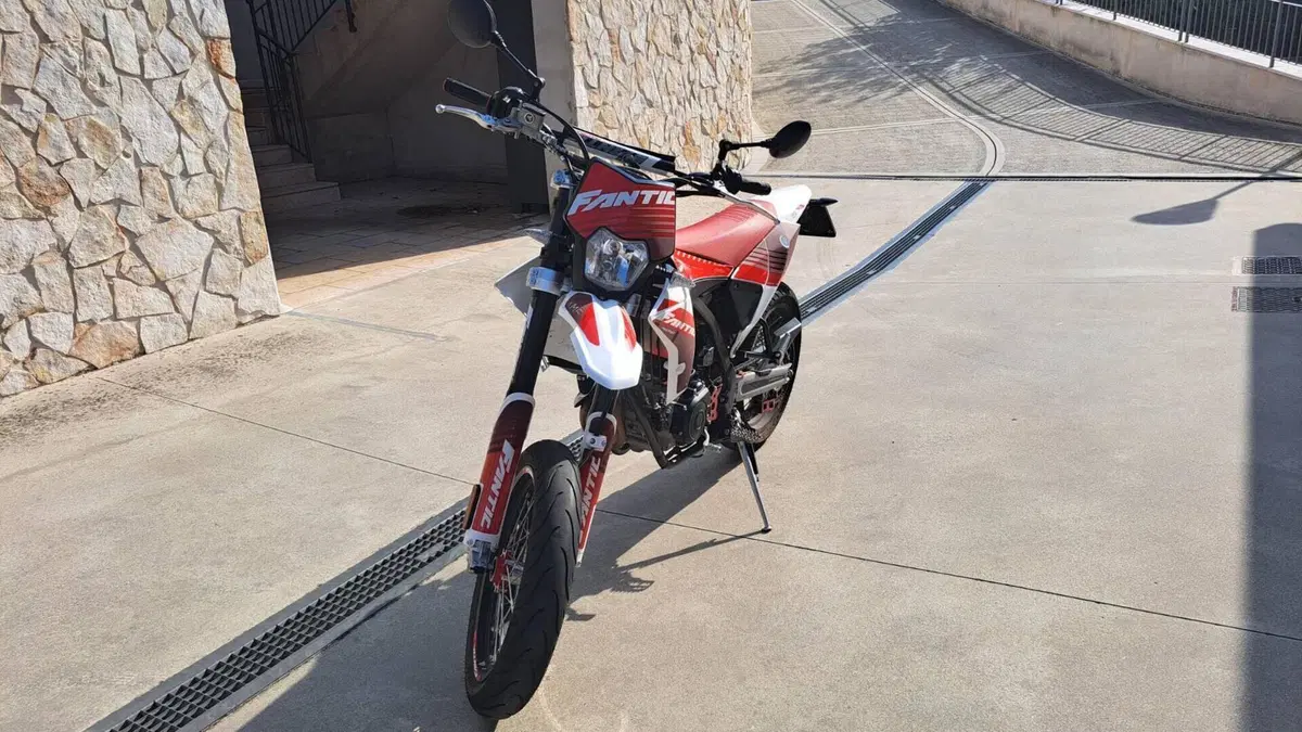 Fantic Motor Motard 125 Performance 4t (2020)  (2)
