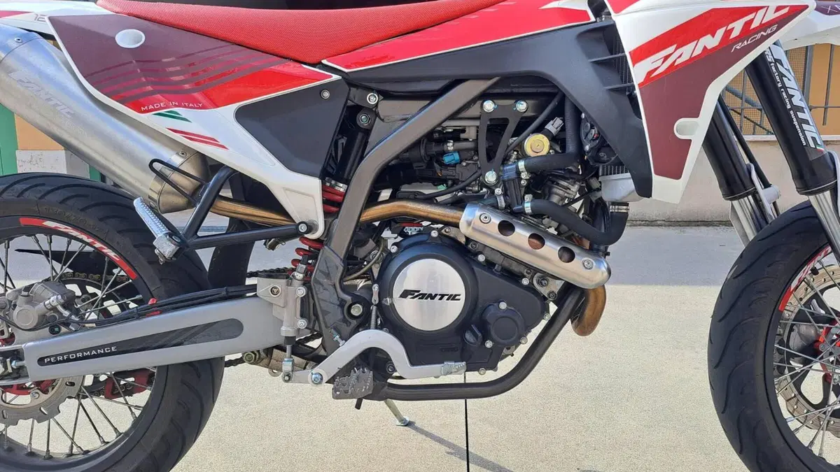 Fantic Motor Motard 125 Performance 4t (2020)  (10)