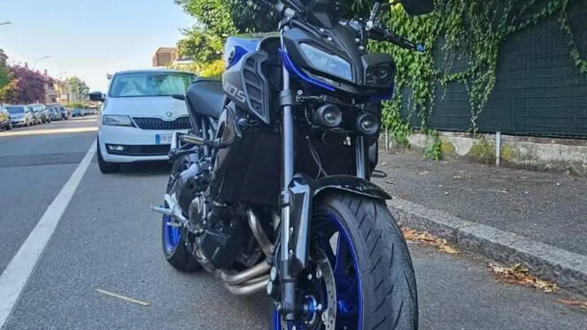 Yamaha MT-09 (2017 - 20)  (2)