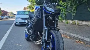 Yamaha MT-09 (2017 - 20)  (2)