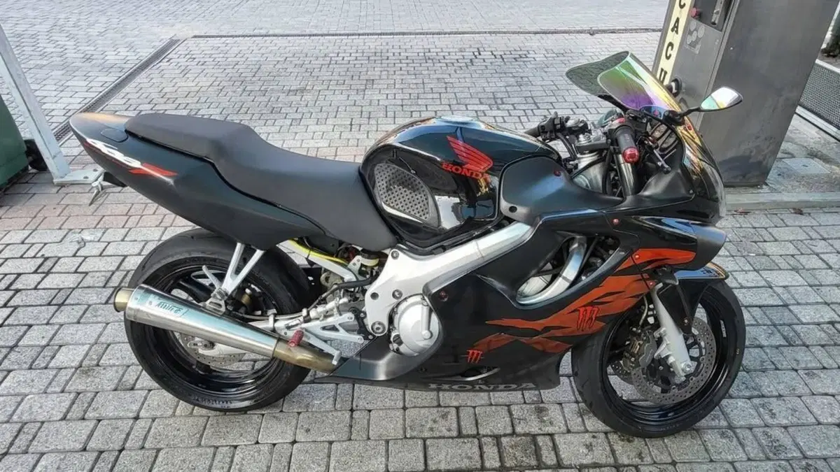 Honda CBR 600 F (1999 - 00)  (4)