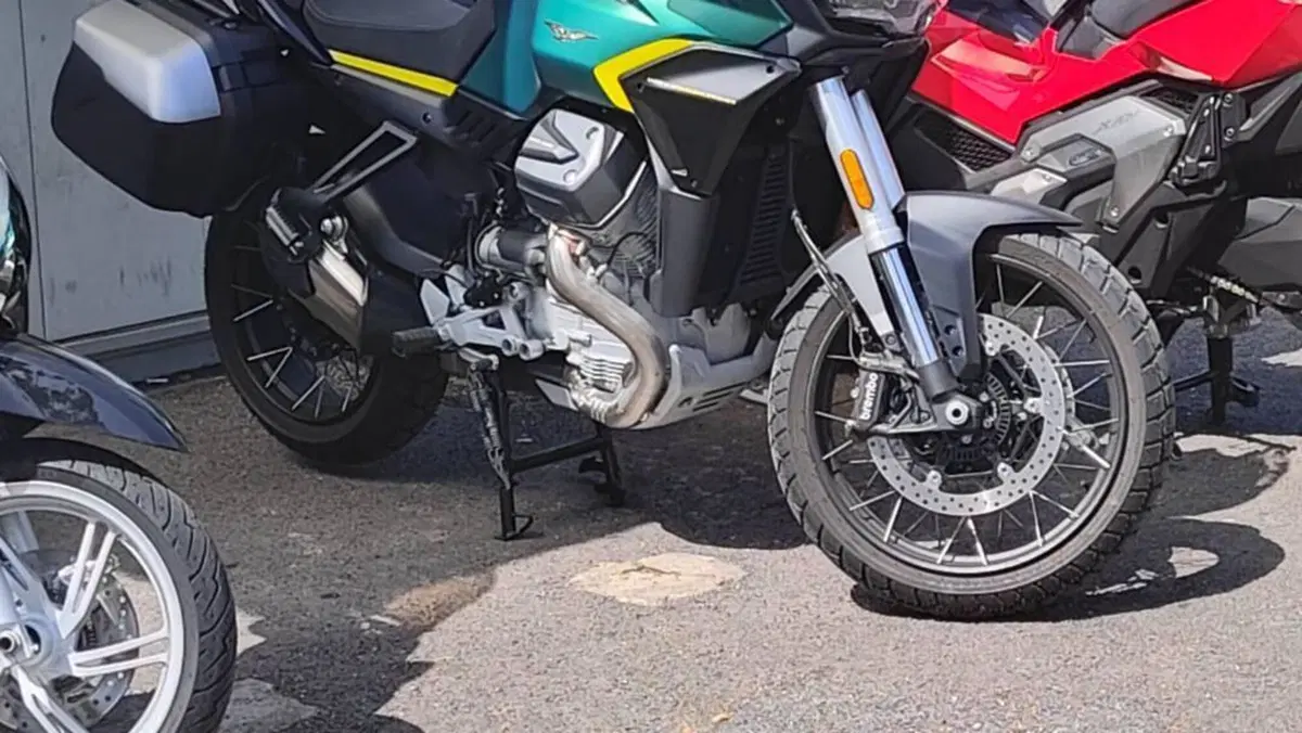 Moto Guzzi Stelvio (2024 - 26)  (2)