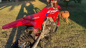 Honda CRF 250R (2023)  (2)