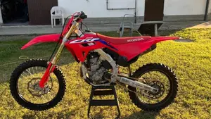 Honda CRF 250R (2023)  (5)