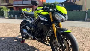 Triumph Street Triple 765 Moto2 Edition (2023 - 24)  (4)