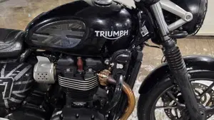 Triumph Street Twin 900 (2017 - 18)  (2)