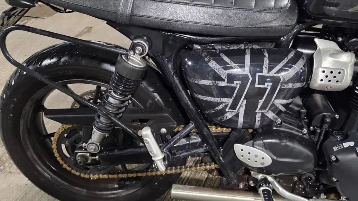 Triumph Street Twin 900 (2017 - 18)  (3)