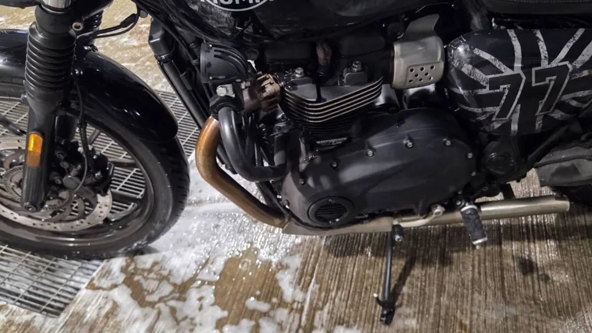 Triumph Street Twin 900 (2017 - 18)  (5)