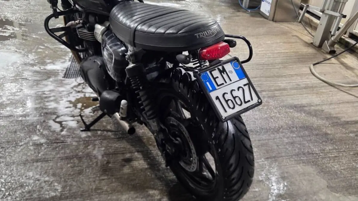 Triumph Street Twin 900 (2017 - 18)  (6)