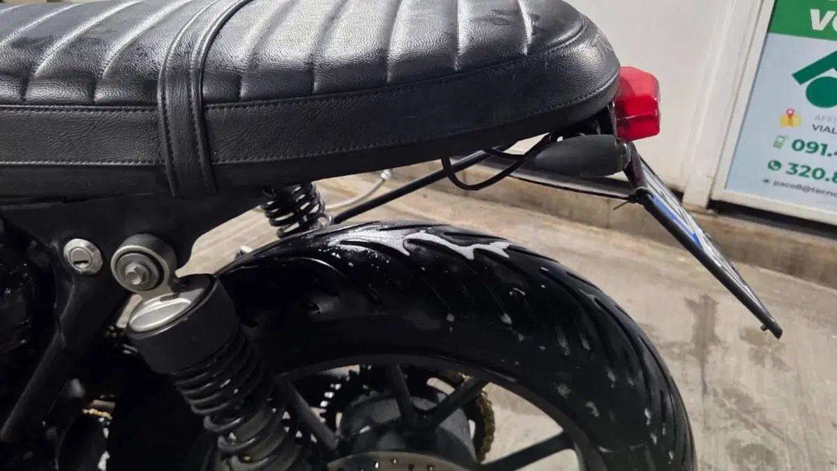 Triumph Street Twin 900 (2017 - 18)  (7)