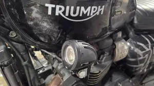 Triumph Street Twin 900 (2017 - 18)  (8)
