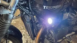 Triumph Street Twin 900 (2017 - 18)  (12)