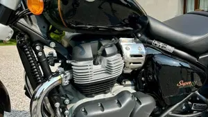 Royal Enfield Super Meteor 650 (2023 - 26)  (4)
