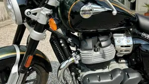 Royal Enfield Super Meteor 650 (2023 - 26)  (6)