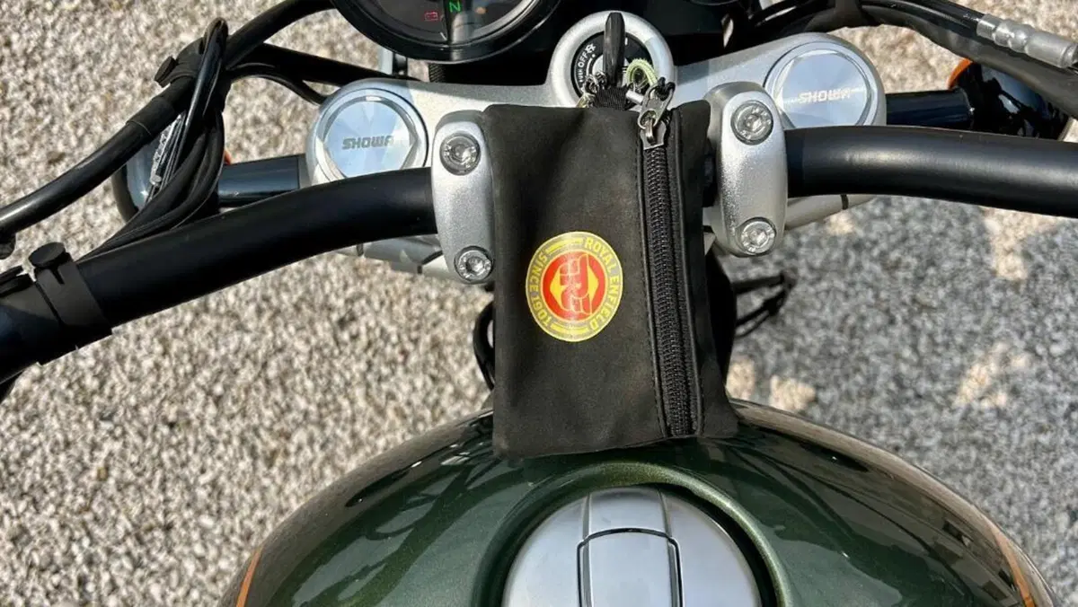 Royal Enfield Super Meteor 650 (2023 - 26)  (7)