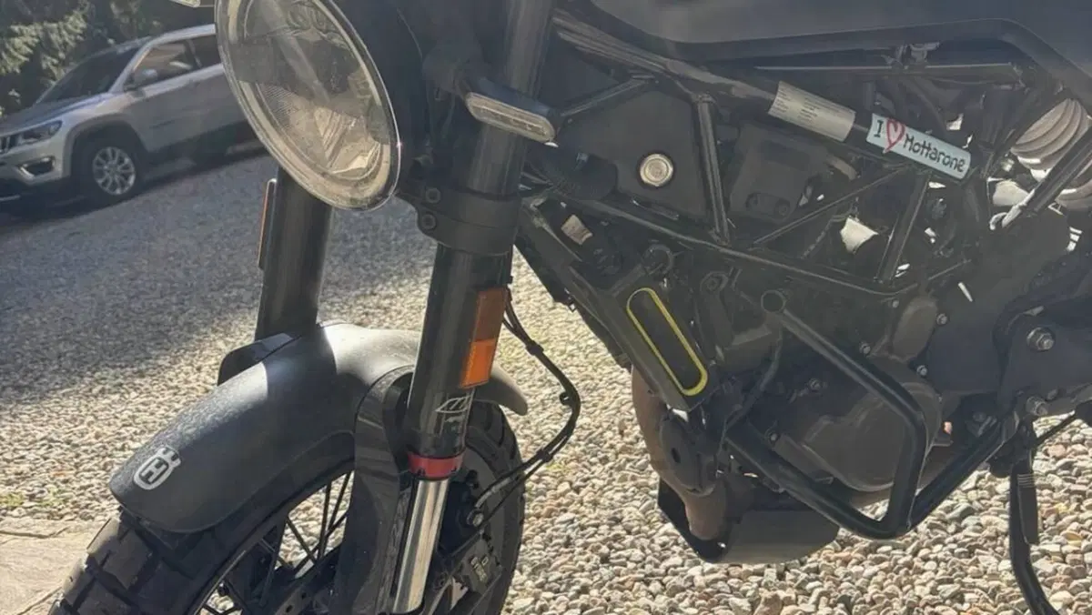 Husqvarna Svartpilen 125 (2021 - 23)  (7)