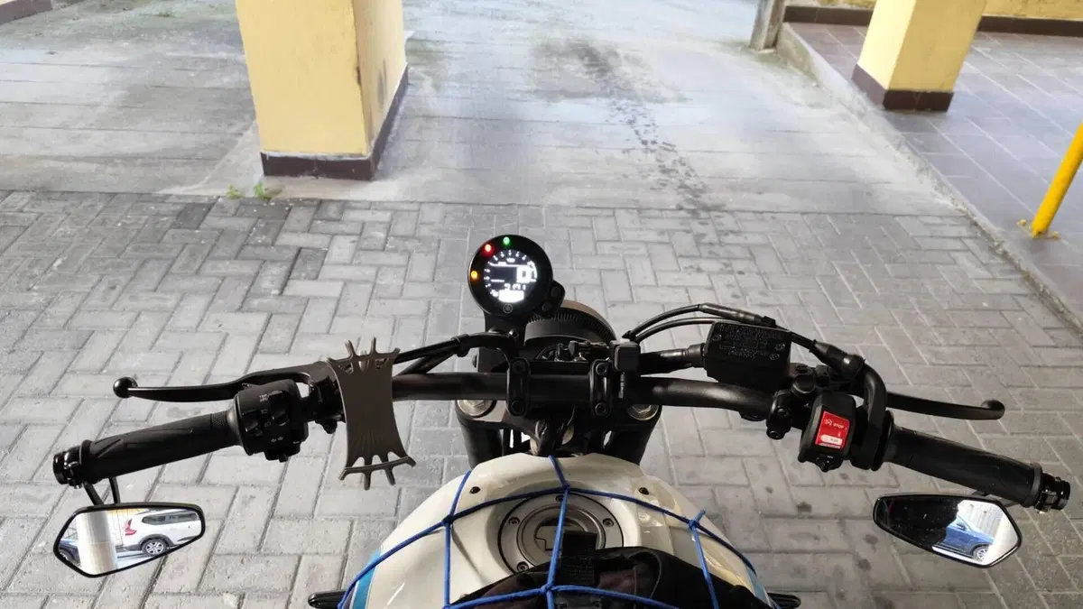 Yamaha XSR 700 (2022 - 26)  (4)
