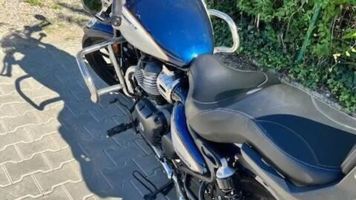 Royal Enfield Super Meteor 650 (2023 - 26)  (3)