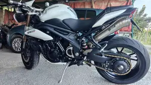 Triumph Speed Triple 1050 ABS (2011 - 15) 