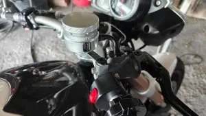 Triumph Speed Triple 1050 ABS (2011 - 15)  (3)