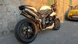 Triumph Speed Triple 1050 ABS (2011 - 15)  (6)