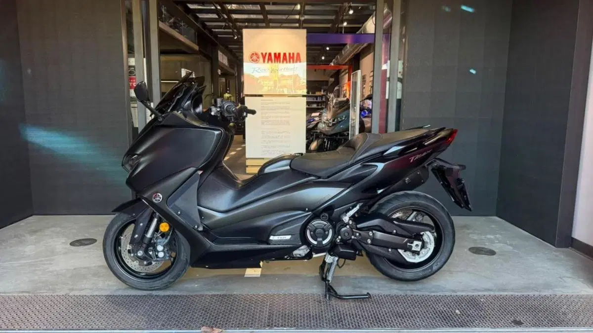 Yamaha T-Max 560 (2020 - 21)  (2)