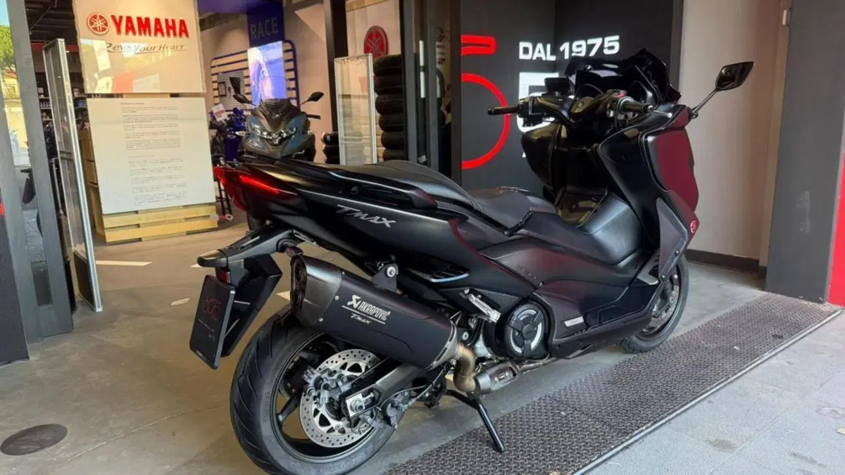 Yamaha T-Max 560 (2020 - 21)  (4)