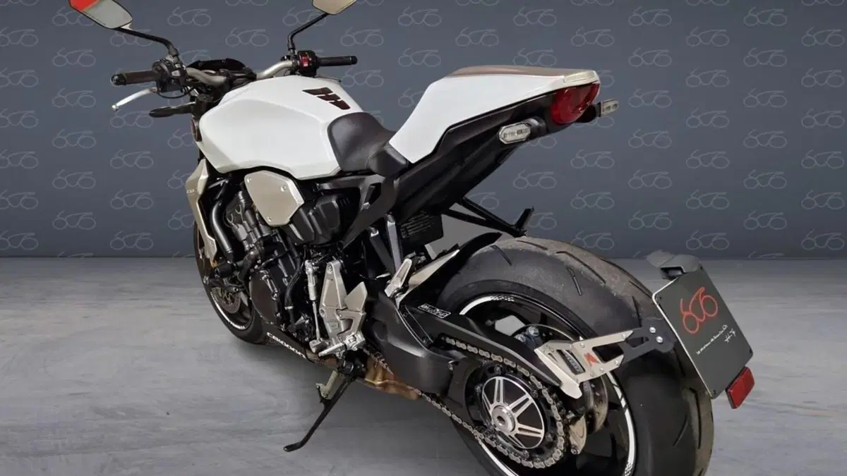 Honda CB 1000 R (2021 - 25)  (2)