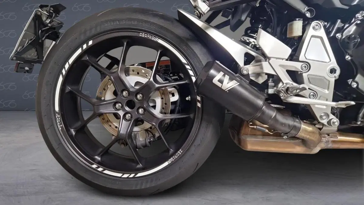 Honda CB 1000 R (2021 - 25)  (5)