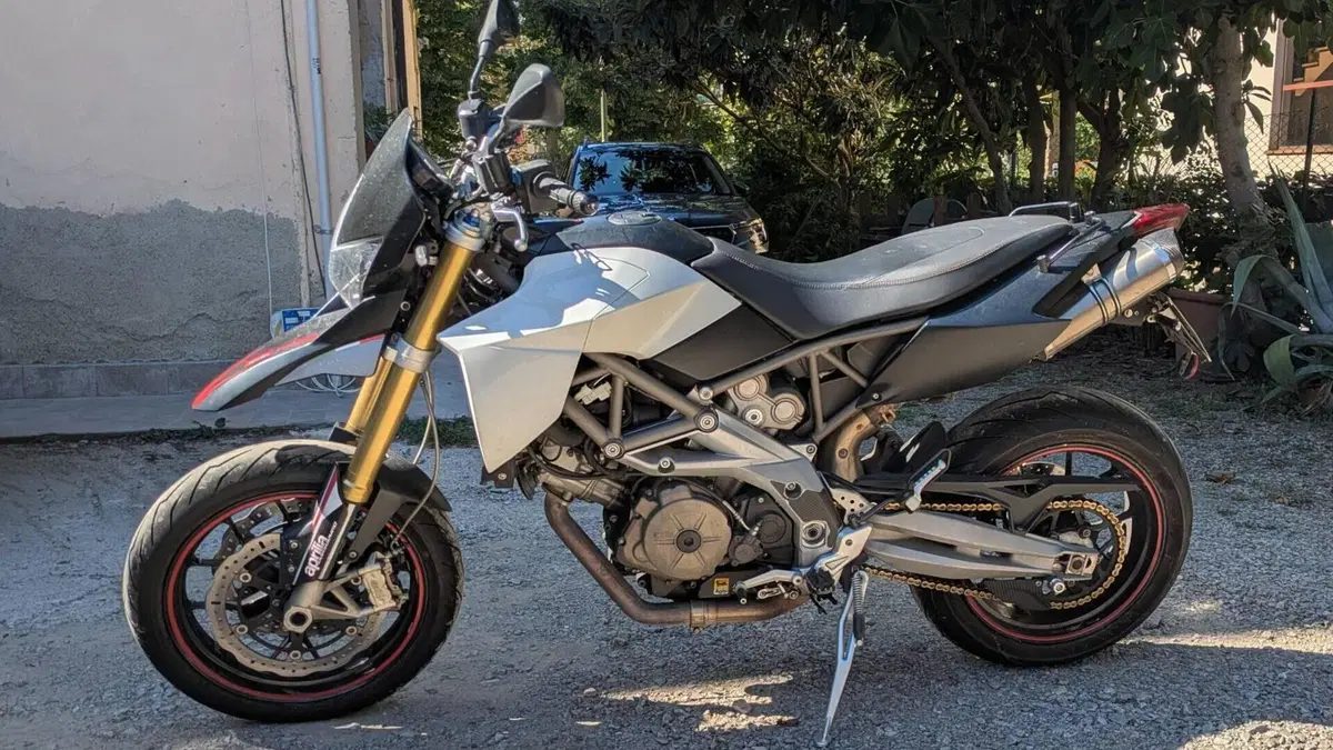 Aprilia Dorsoduro 750 Factory (2010 - 13) 