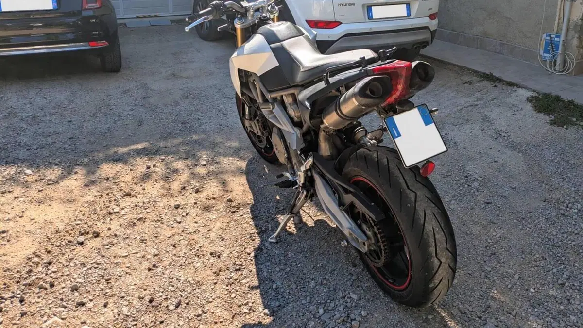 Aprilia Dorsoduro 750 Factory (2010 - 13)  (2)