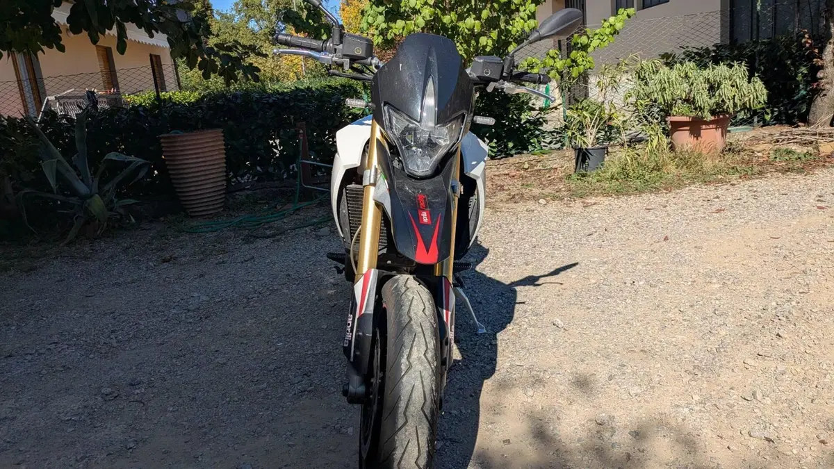 Aprilia Dorsoduro 750 Factory (2010 - 13)  (4)
