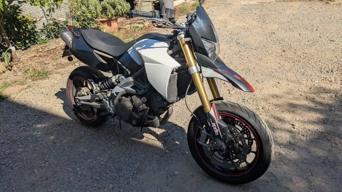 Aprilia Dorsoduro 750 Factory (2010 - 13)  (5)
