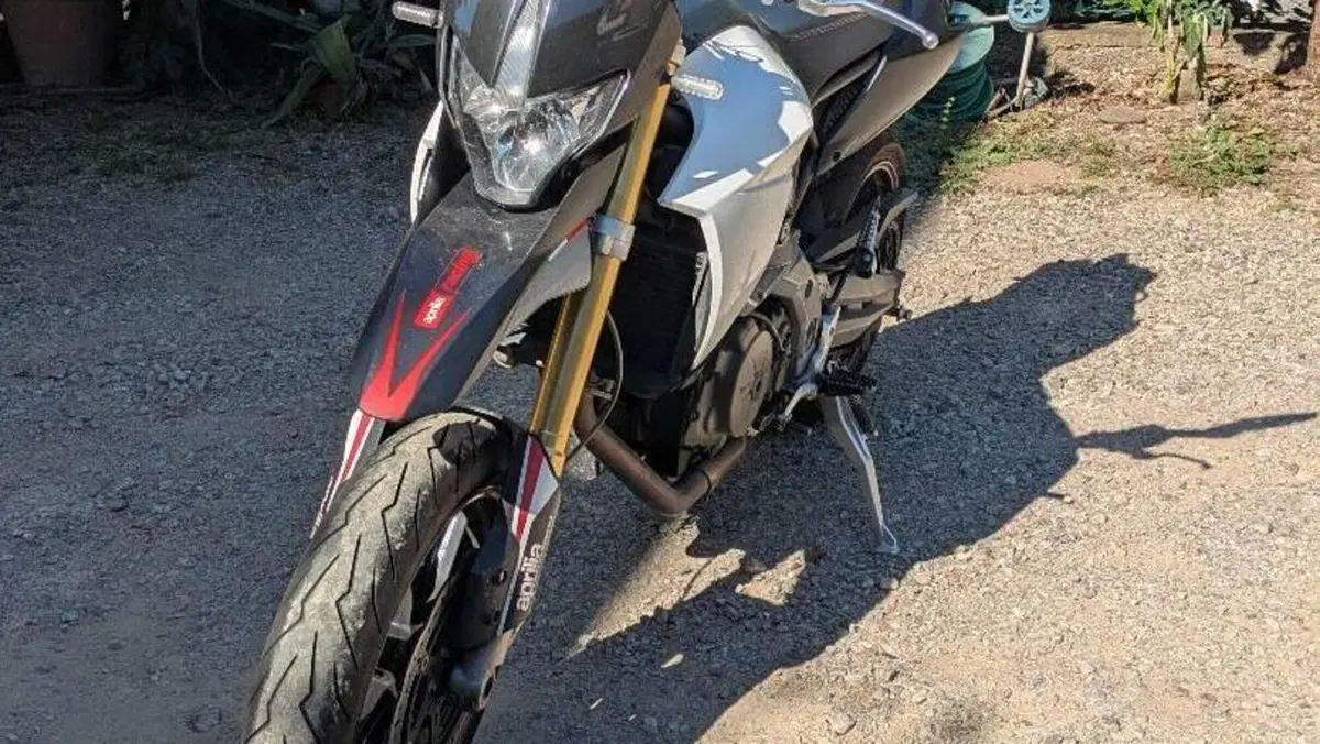 Aprilia Dorsoduro 750 Factory (2010 - 13)  (6)