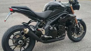 Triumph Speed Triple 1050 (2011 - 13)  (3)