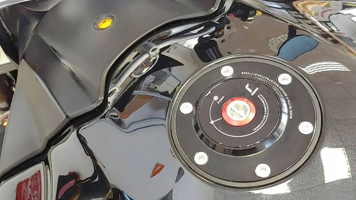 Triumph Speed Triple 1050 (2011 - 13)  (11)