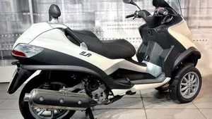 Piaggio MP3 LT 400 (2009 - 11)  (3)