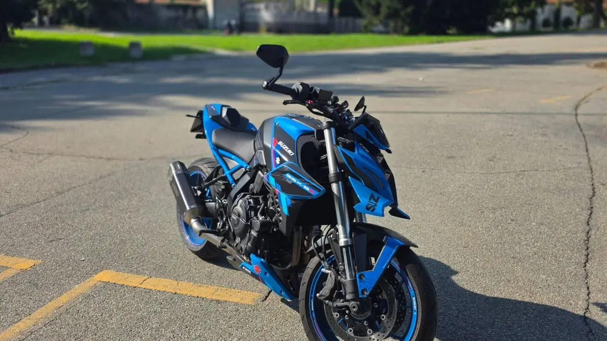 Suzuki GSX-8S Team Suzuki Edition (2024)  (4)