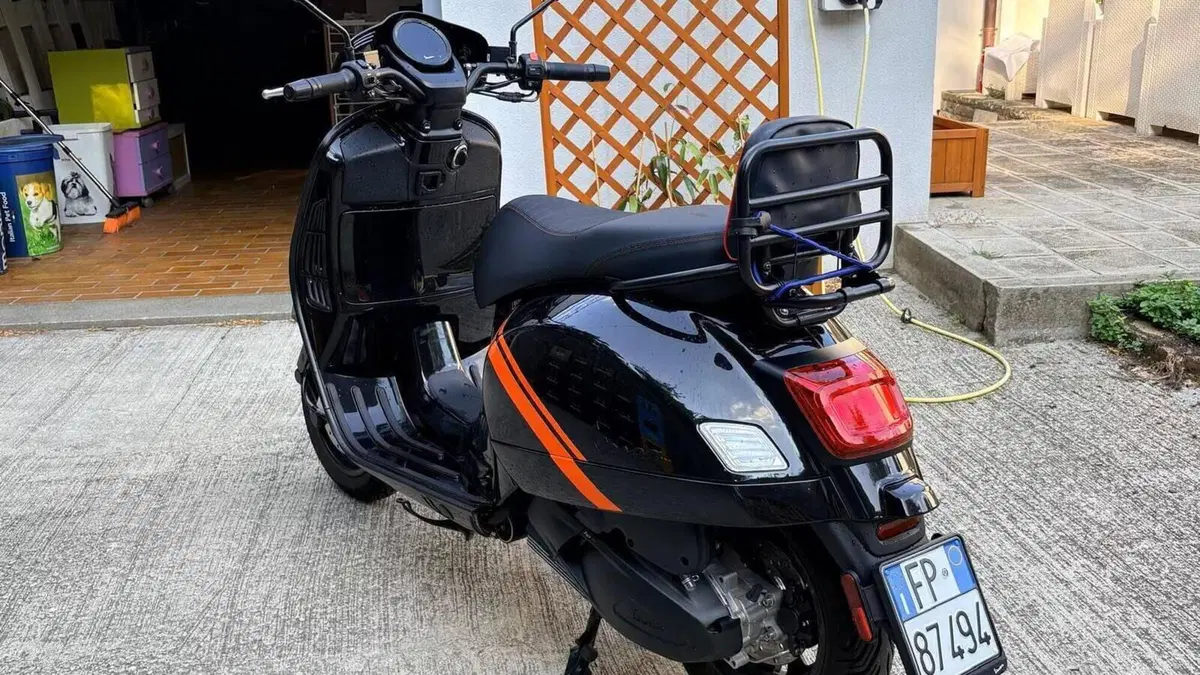 Vespa GTS 300 (2023 - 24)  (2)